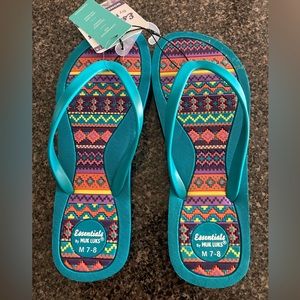 MUK LUKS Flip-Flop Sandals Size M 7-8 NWT